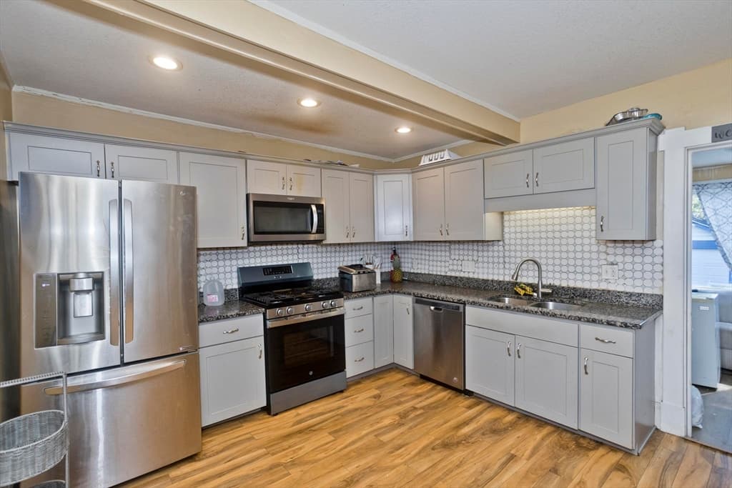 Single Family Residence at 173 Albemarle St, Springfield MA 01109, Springfield, photo 10 of 22
