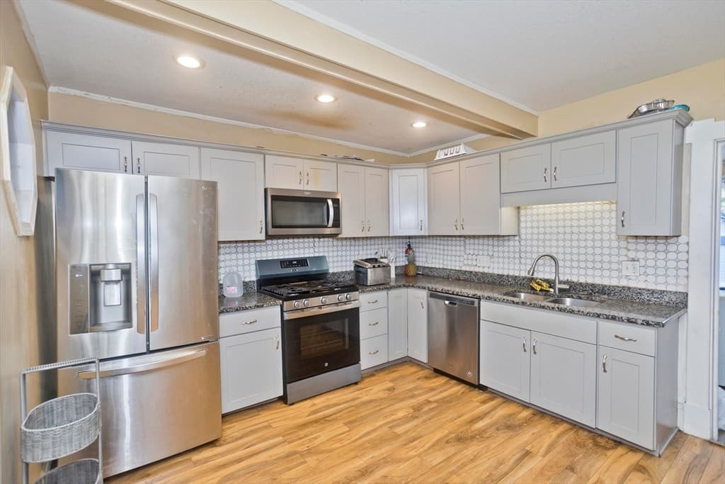 Single Family Residence at 173 Albemarle St, Springfield MA 01109, Springfield, photo 11 of 22
