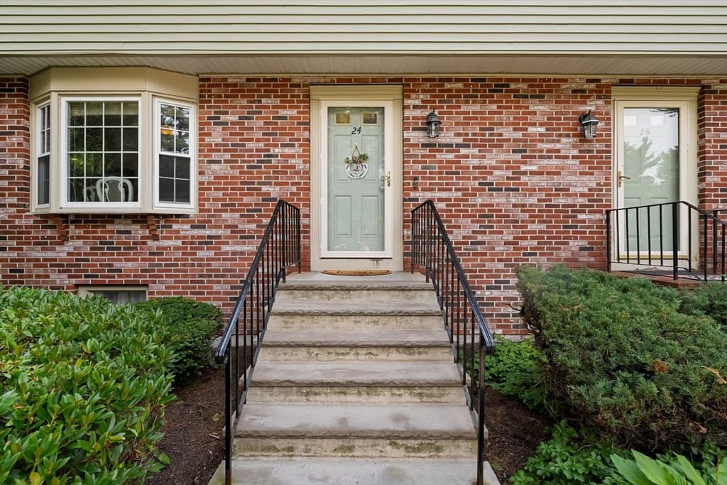 Condominium at 24 Hilltop Ln # 24, Easton MA 02375, Easton, photo 3 of 42