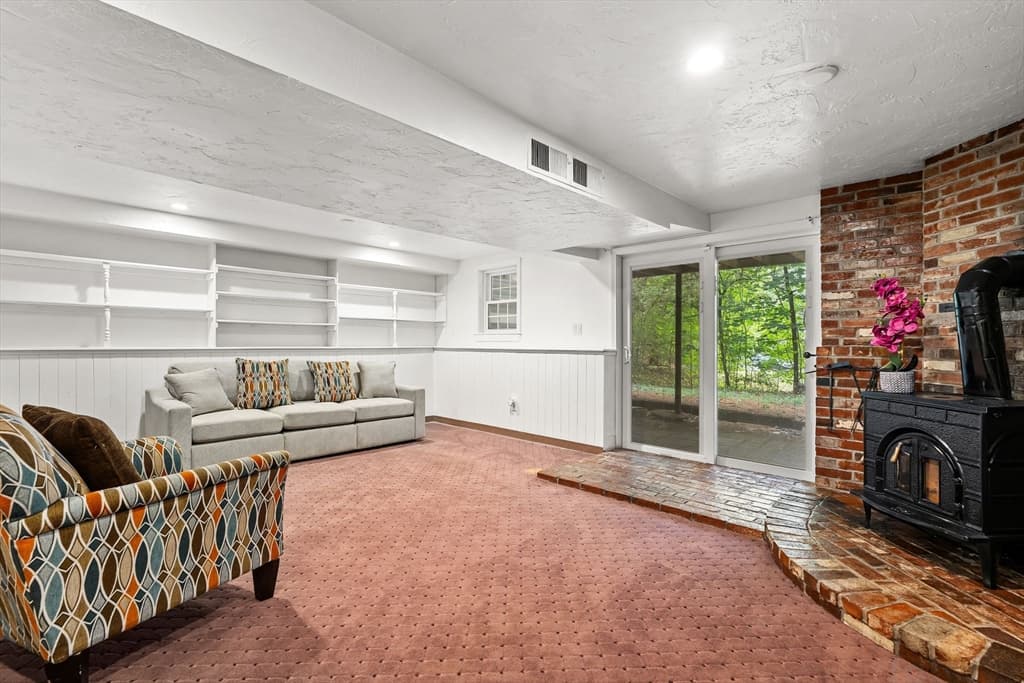 Condominium at 24 Hilltop Ln # 24, Easton MA 02375, Easton, photo 34 of 42