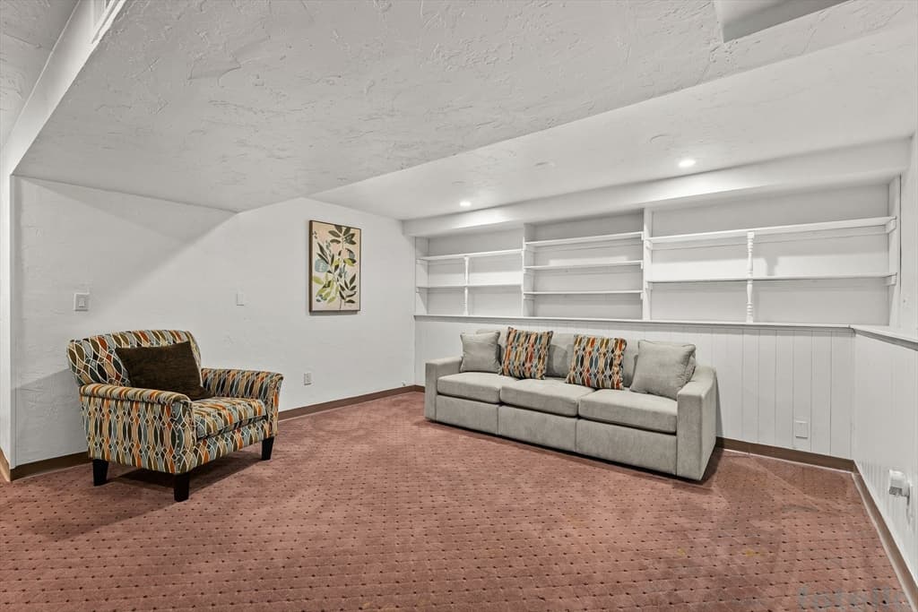 Condominium at 24 Hilltop Ln # 24, Easton MA 02375, Easton, photo 35 of 42
