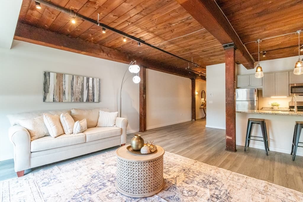 55 Sterling St # 312M, Clinton MA 01510