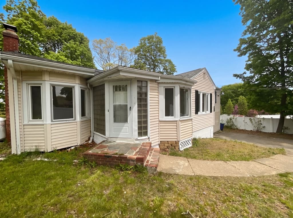 146 Hayward St, Braintree MA 02184
