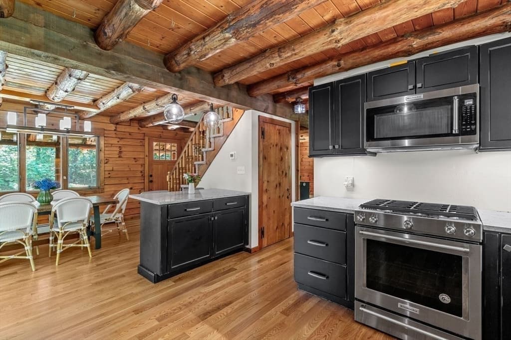 318 Circuit St, Hanover MA 02339 photo 3