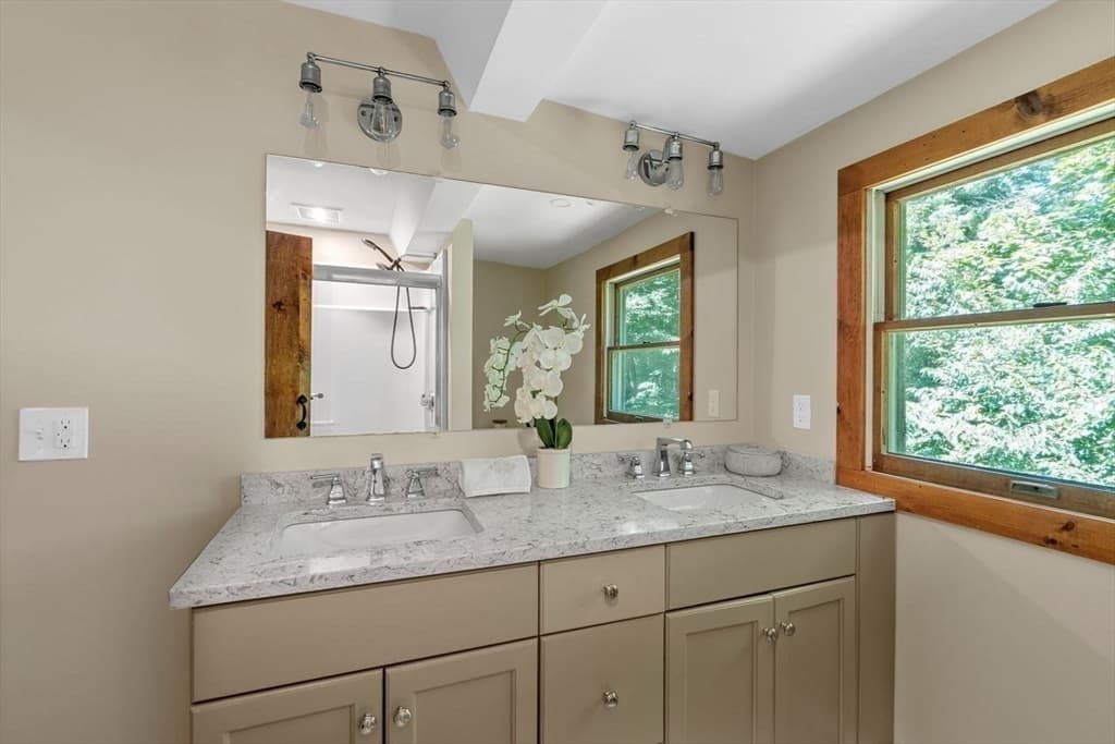 318 Circuit St, Hanover MA 02339 photo 20
