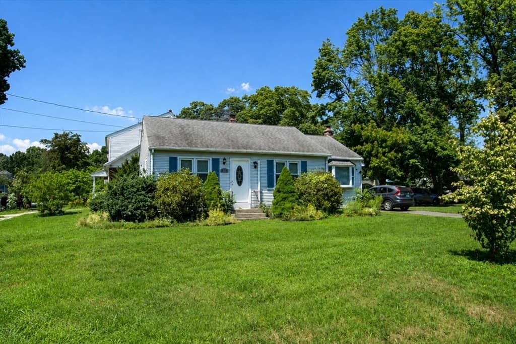 24 Herbert St, Longmeadow MA 01106