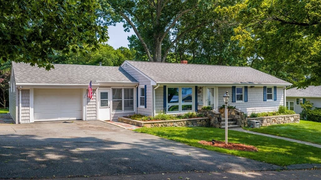 206 Lafayette St, Fall River MA 02723