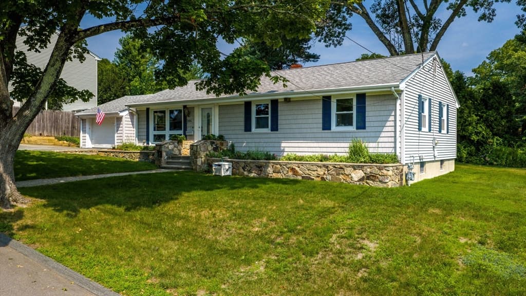 Single Family Residence at 206 Lafayette St, Fall River MA 02723, Fall River, photo 4 of 38