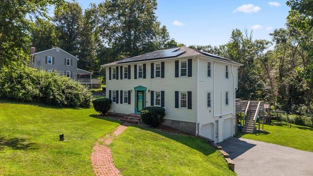 40 Stowe Rd, Grafton MA 01519
