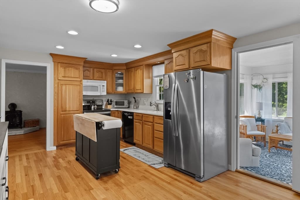 Single Family Residence at 40 Stowe Rd, Grafton MA 01519, Grafton, photo 4 of 34