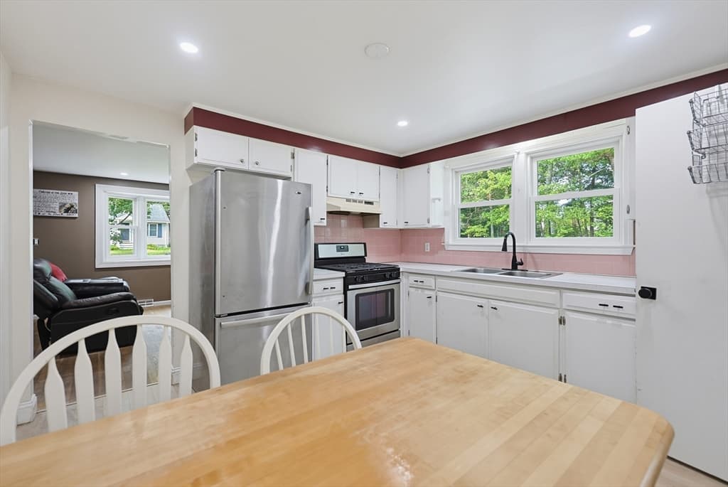 304 Primrose Hill Rd, Dracut MA 01850 photo 6