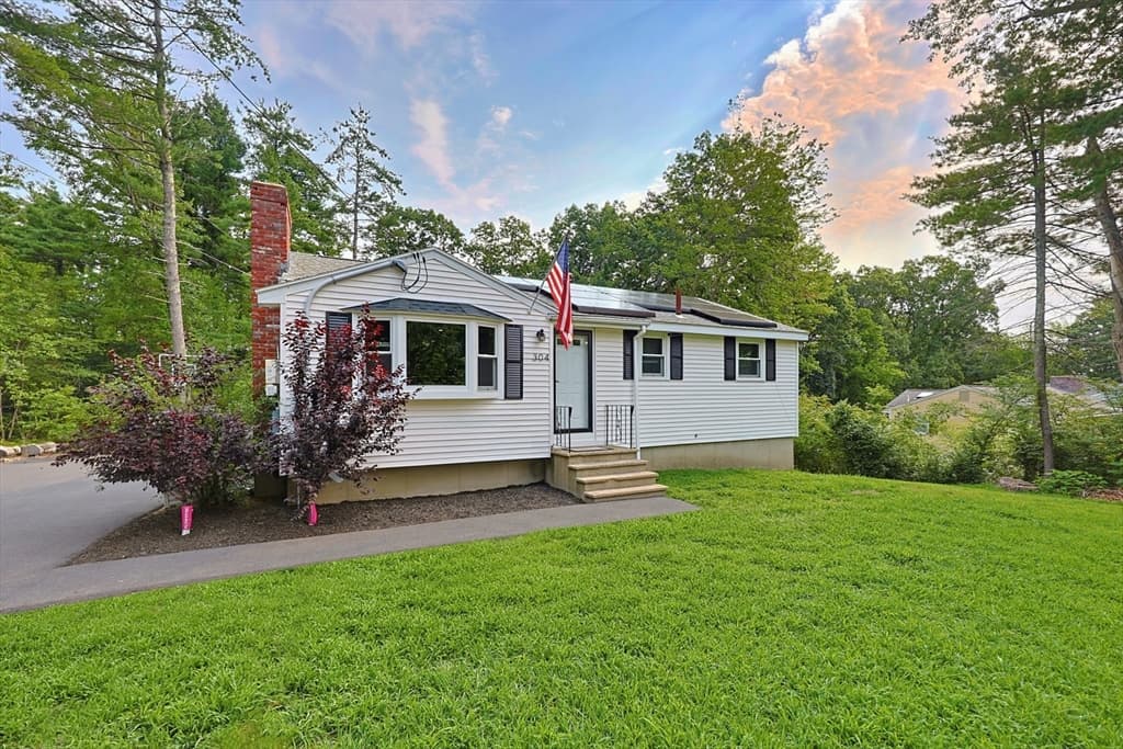 304 Primrose Hill Rd, Dracut MA 01850