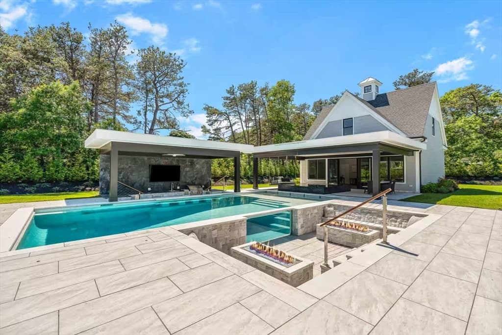 171 Searsville Rd, Dennis MA 02660