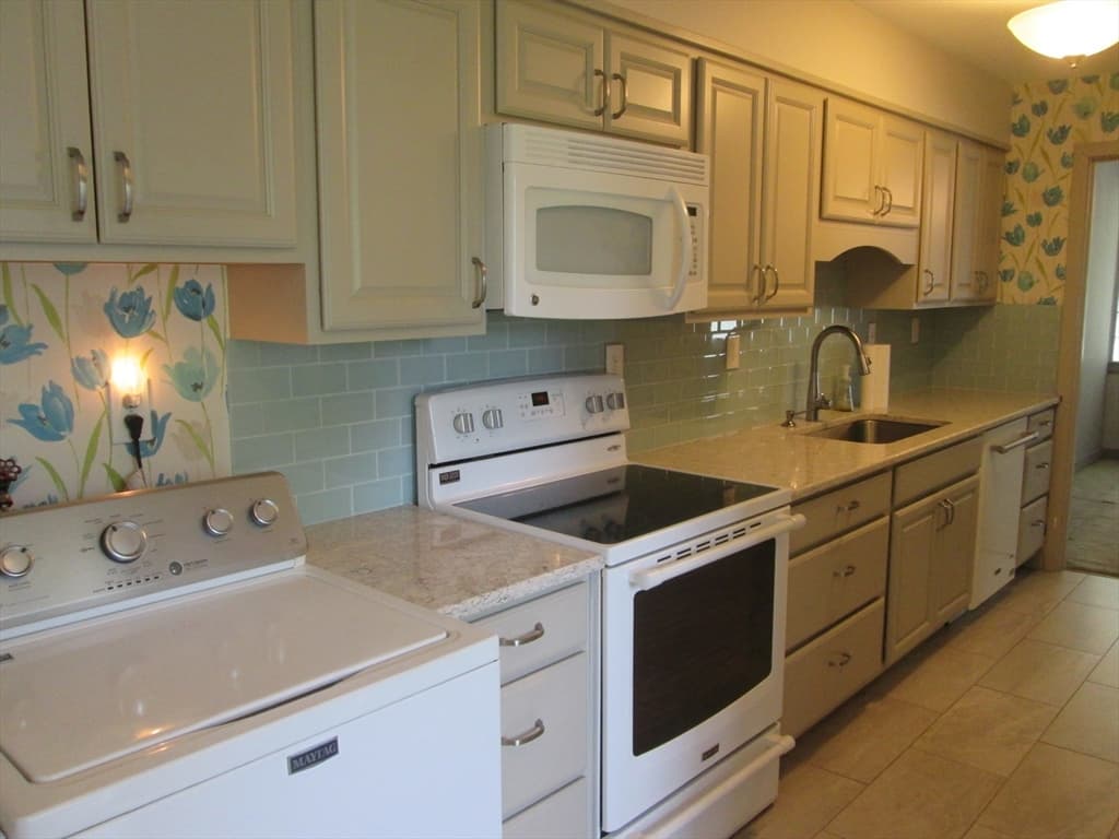 188 Horseshoe Dr # 188, Chicopee MA 01022 photo 3