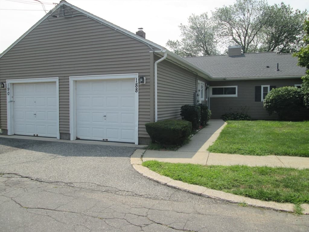 188 Horseshoe Dr # 188, Chicopee MA 01022