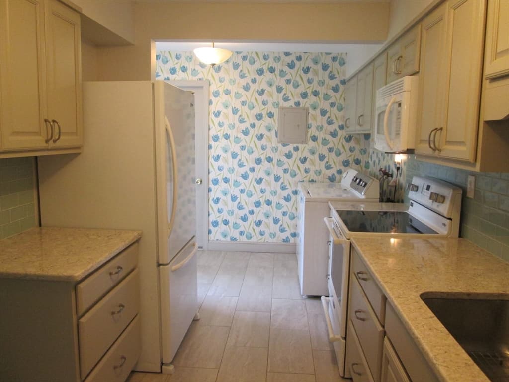 188 Horseshoe Dr # 188, Chicopee MA 01022 photo 5