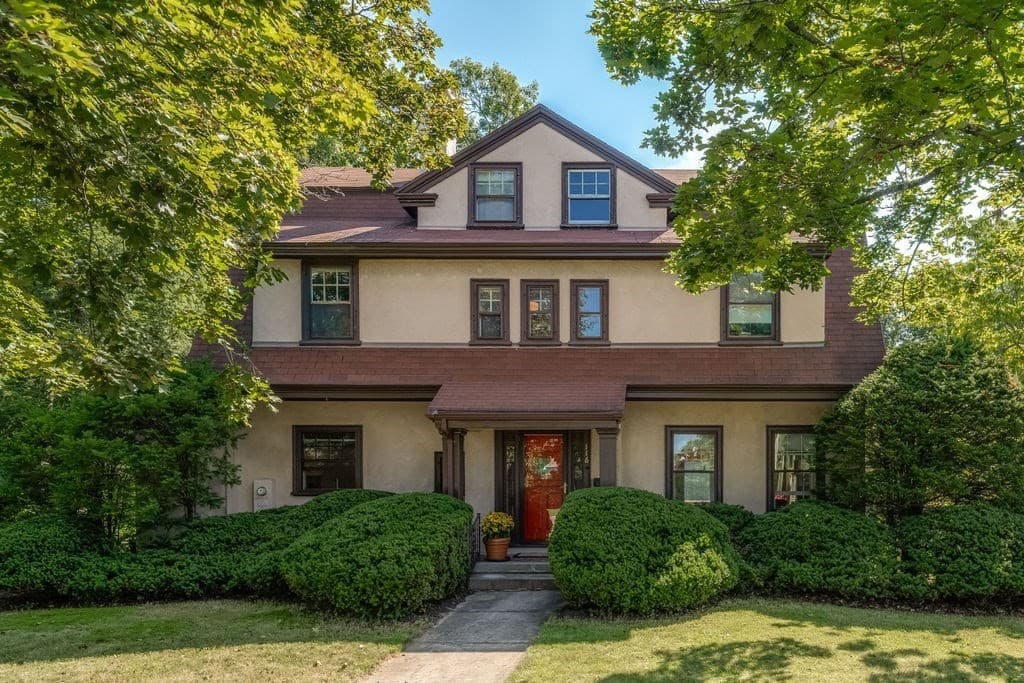 116 Pleasant St, Holyoke MA 01040