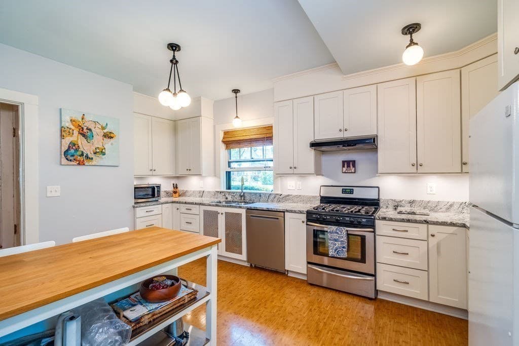 116 Pleasant St, Holyoke MA 01040 photo 9
