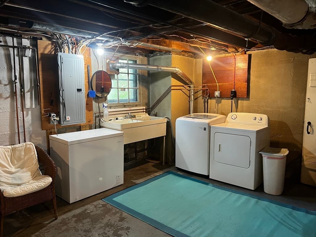 116 Pleasant St, Holyoke MA 01040 photo 33