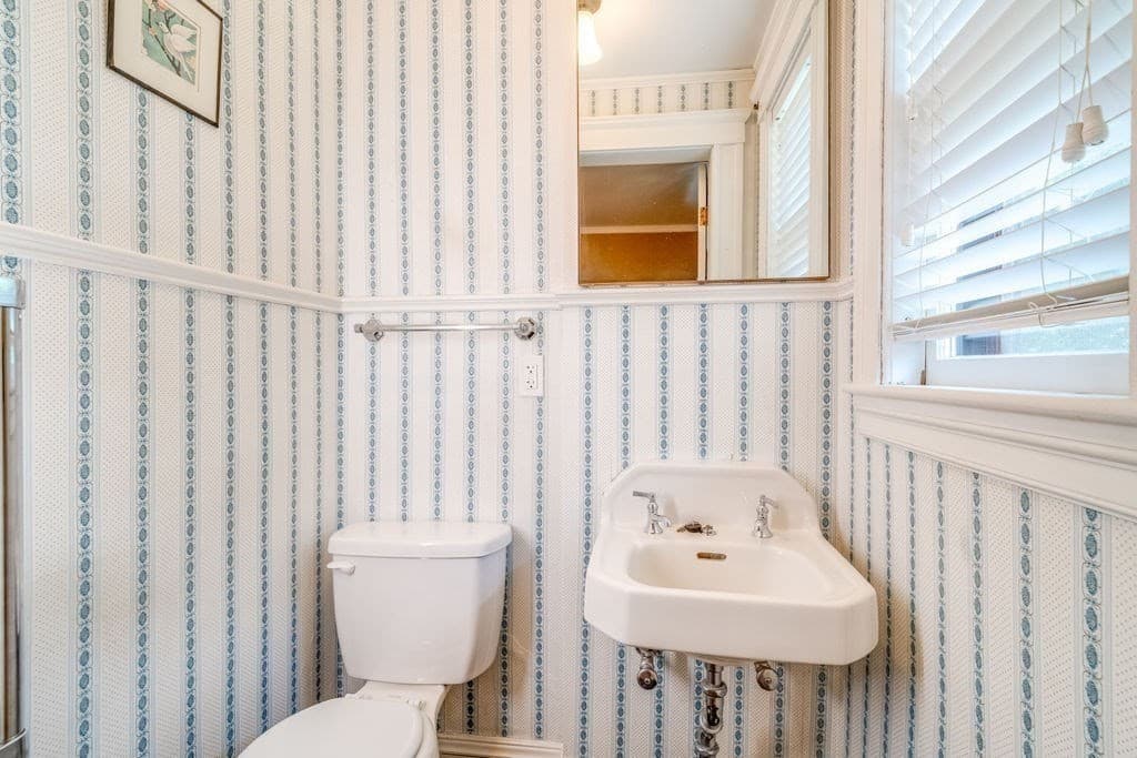 116 Pleasant St, Holyoke MA 01040 photo 14