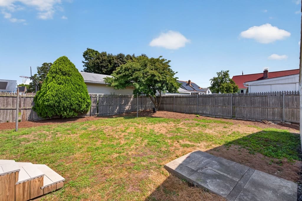 Single Family Residence at 122 Dewey Ave, Pawtucket RI 02861, Pawtucket, photo 4 of 42