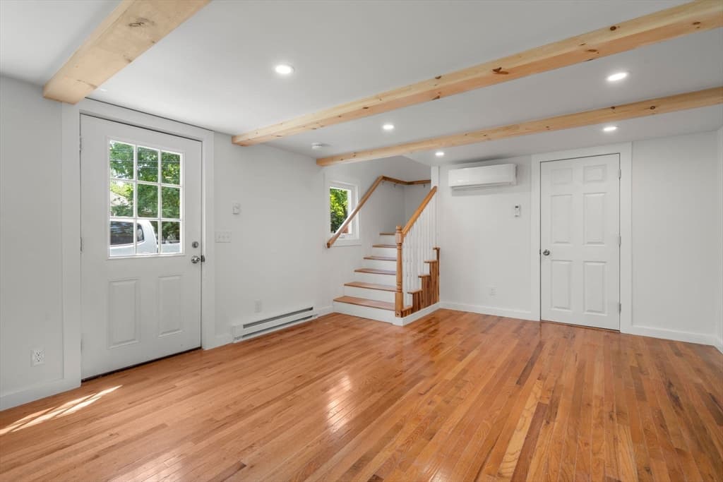 29 Sandwich Rd, Wareham MA 02571 photo 2