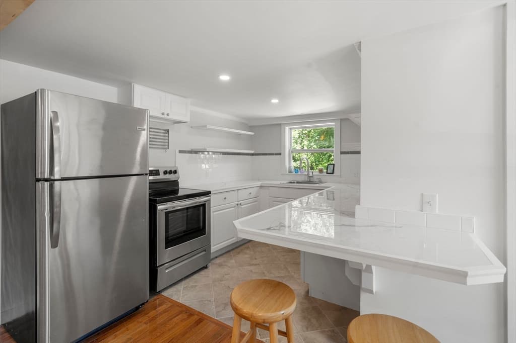 29 Sandwich Rd, Wareham MA 02571 photo 6