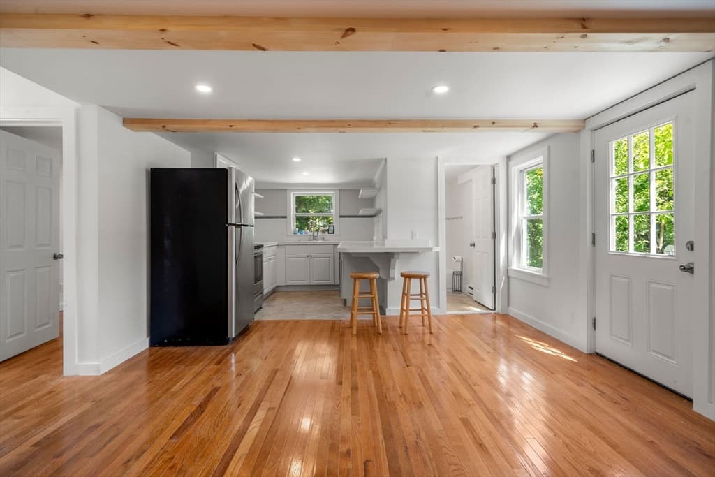 29 Sandwich Rd, Wareham MA 02571 photo 5