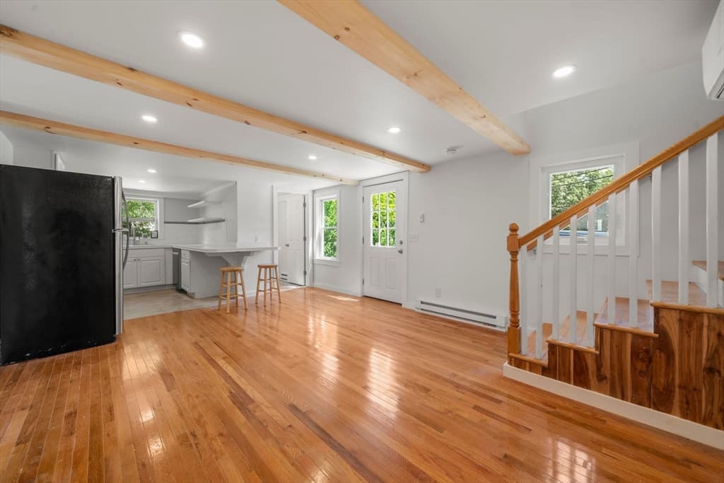 29 Sandwich Rd, Wareham MA 02571 photo 4
