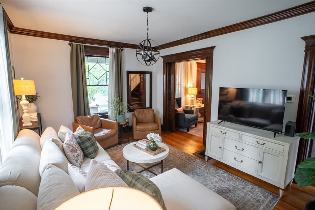 37 Pineywoods Ave, Springfield MA 01108 photo 9