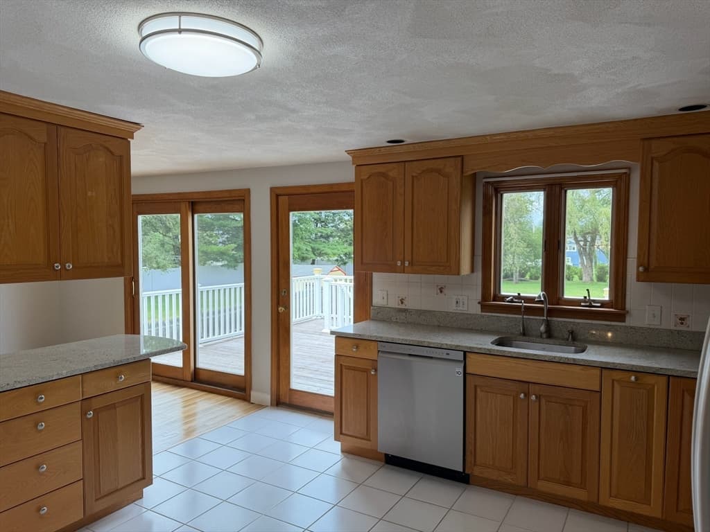 6 Canterbury Rd, Woburn MA 01801 photo 22