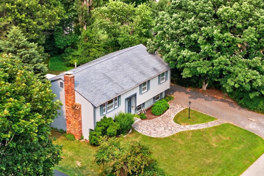 106 Tanglewood Dr, Falmouth MA 02536 photo 32