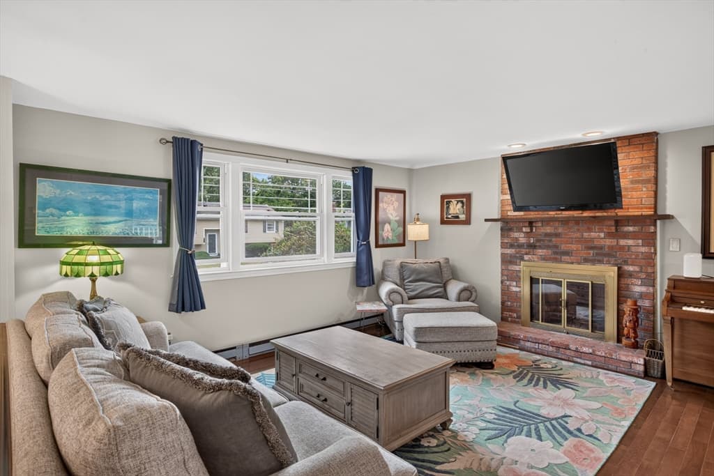106 Tanglewood Dr, Falmouth MA 02536 photo 5