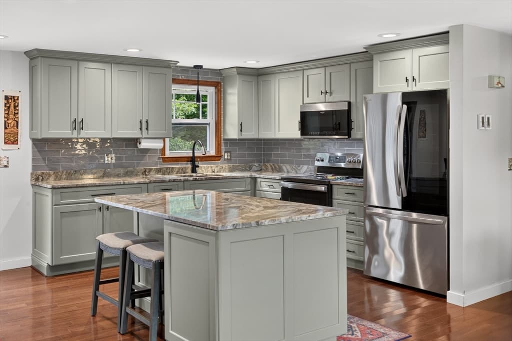 106 Tanglewood Dr, Falmouth MA 02536 photo 9