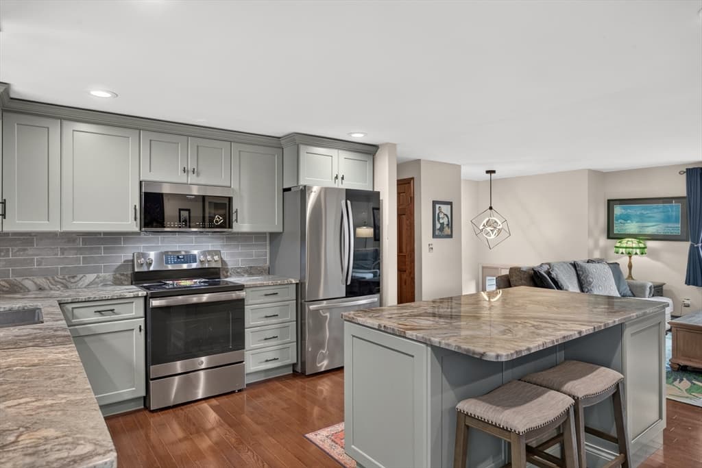 106 Tanglewood Dr, Falmouth MA 02536 photo 14