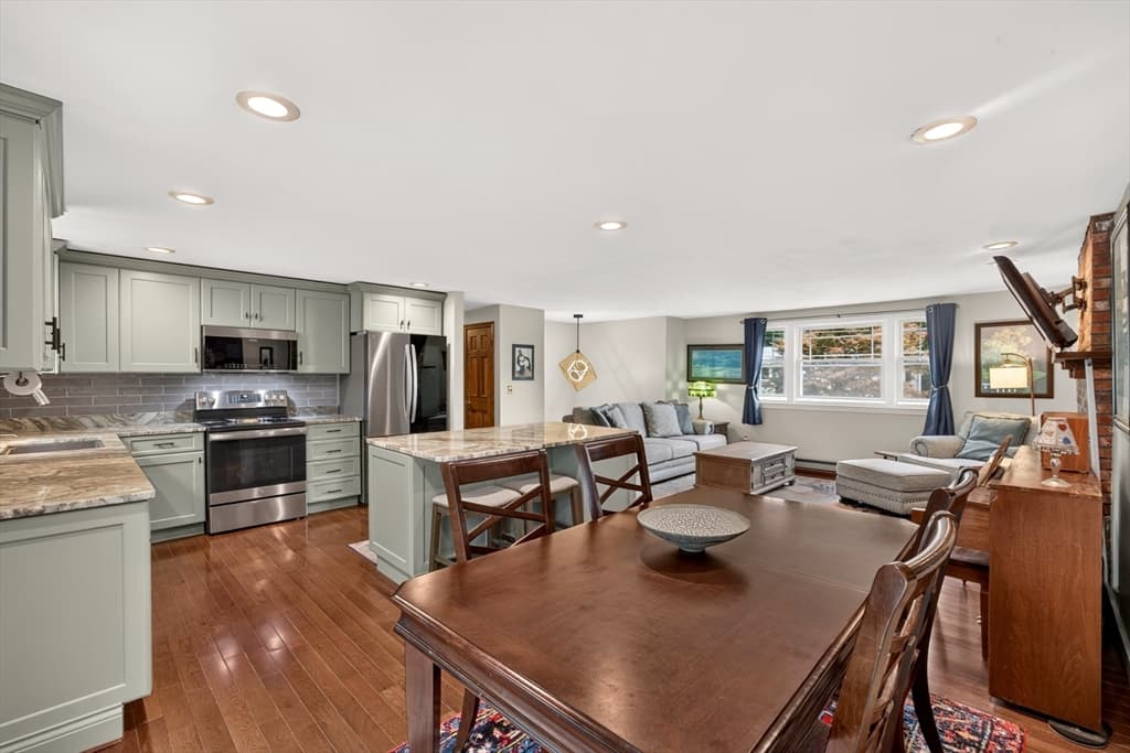 106 Tanglewood Dr, Falmouth MA 02536 photo 15