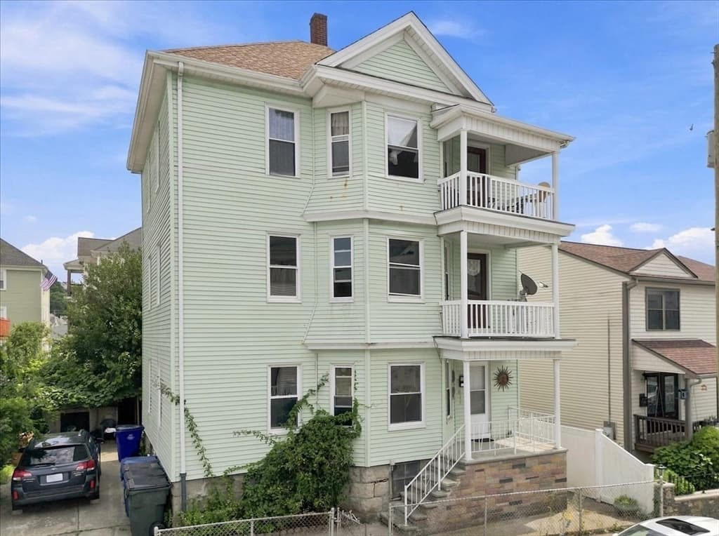 121 Almy St, Fall River MA 02720 photo 2