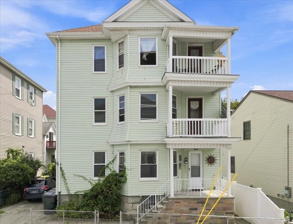 121 Almy St, Fall River MA 02720