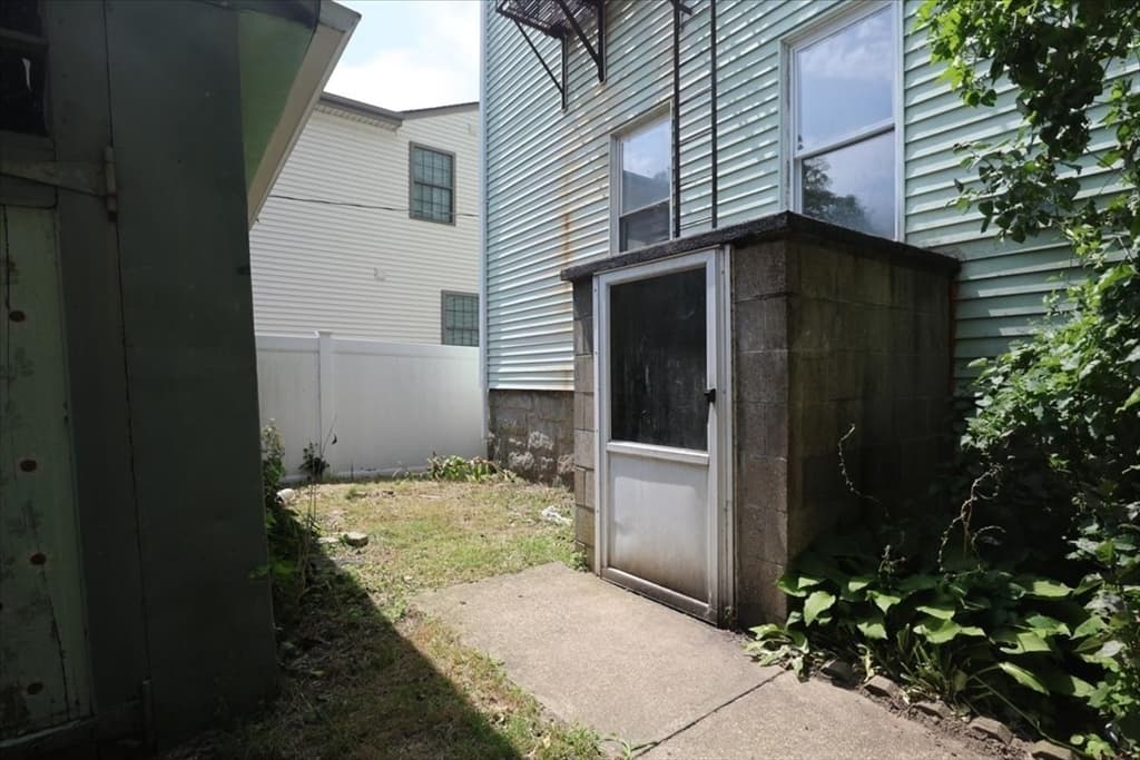 121 Almy St, Fall River MA 02720 photo 37