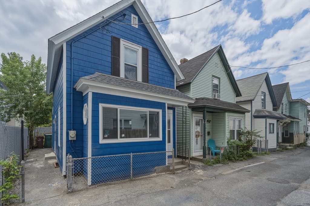 12 L St, Lowell MA 01850 photo 3