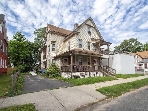 44-46 Dawes St, Springfield MA 01109 photo 2