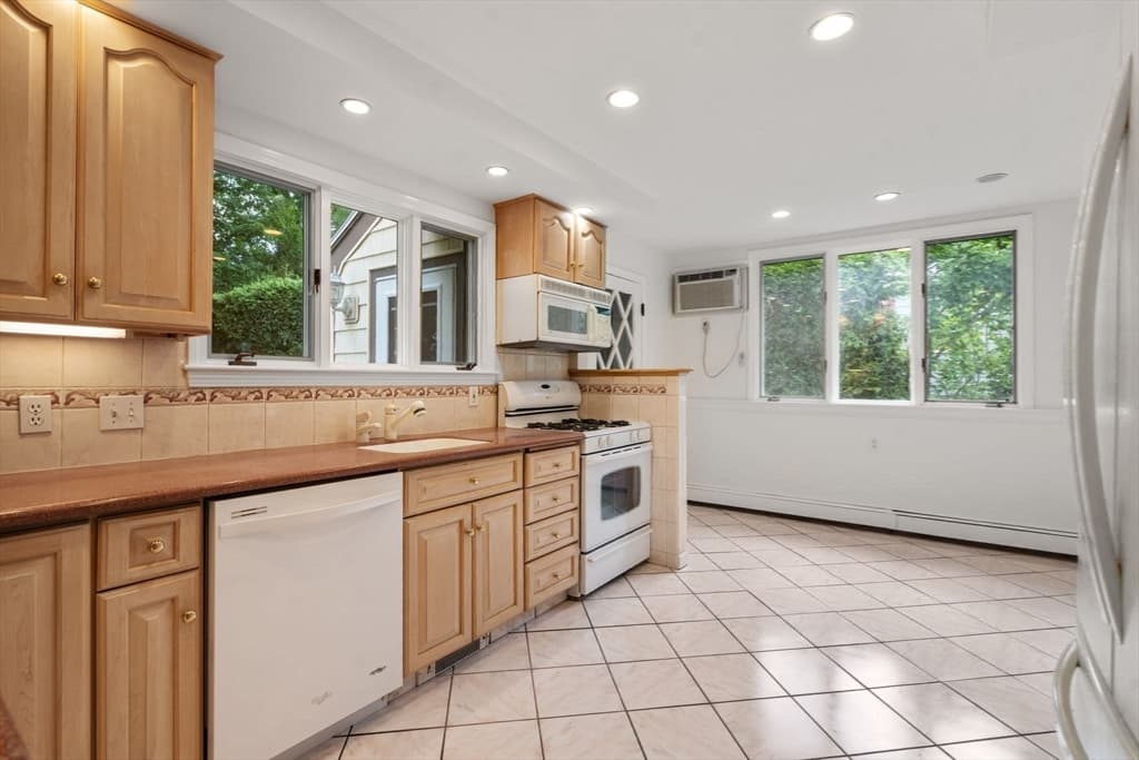 16 Douglas Road, Belmont MA 02478 photo 10