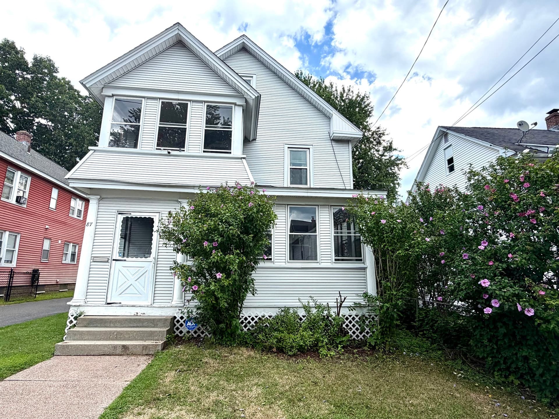 87 Hamburg, Springfield MA 01107