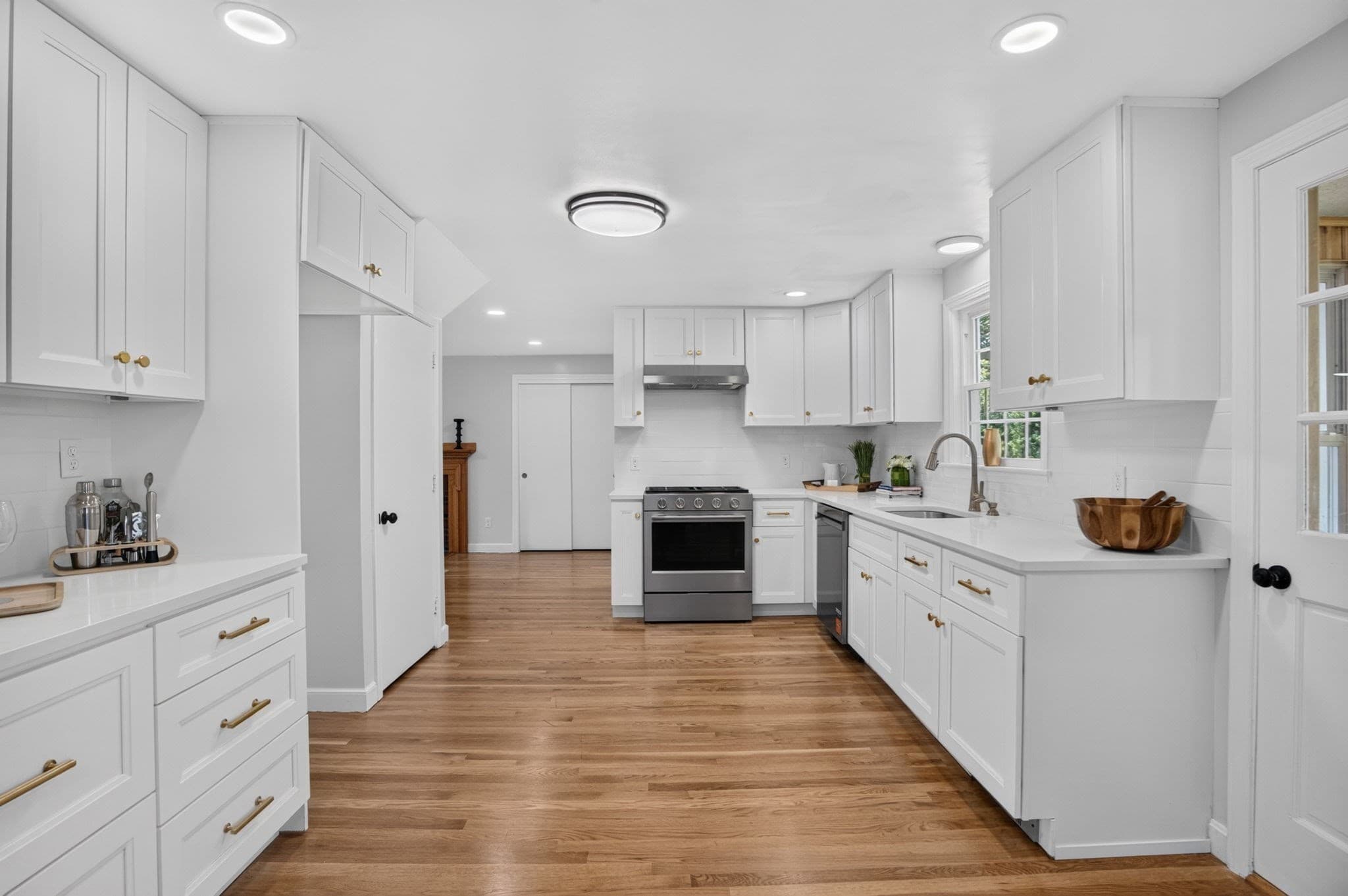 Single Family Residence at 299 Concord Rd, Bedford MA 01730, photo 9 of 38