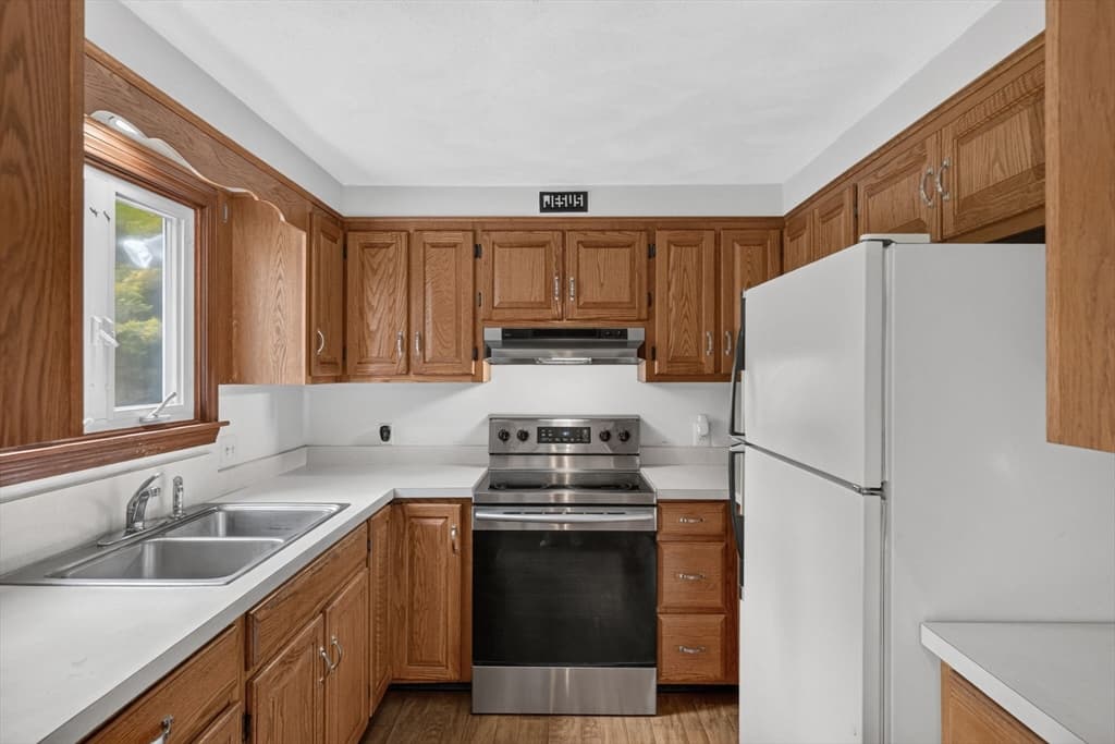 24 Railroad Ave, Taunton MA 02780 photo 12