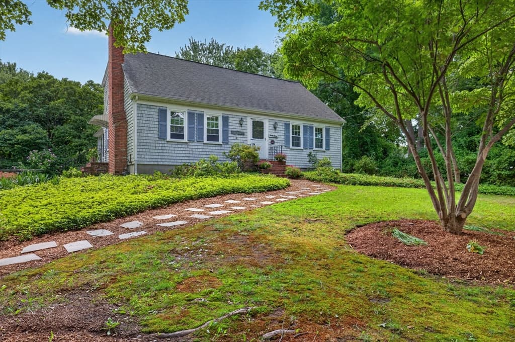 24 Railroad Ave, Taunton MA 02780