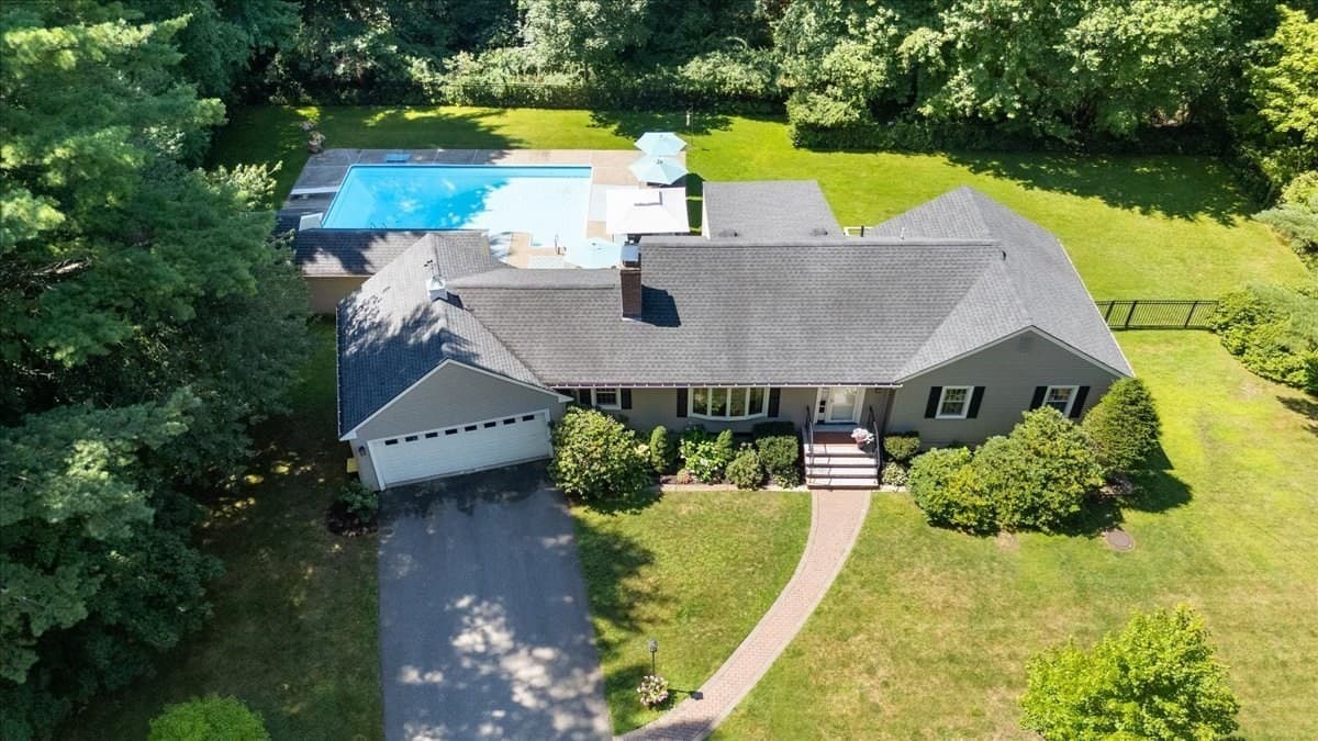 Single Family Residence at 15 Chatham Way, Lynnfield MA 01940, Lynnfield, photo 2 of 30