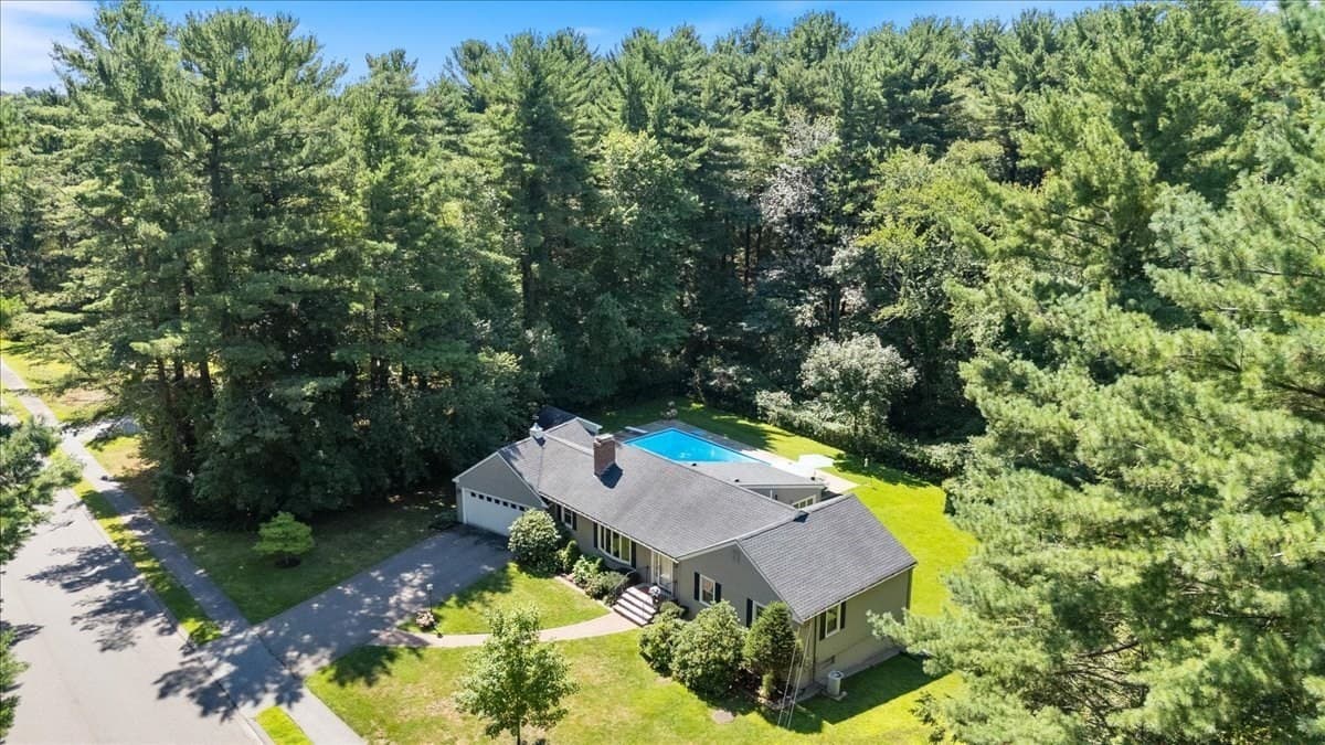 Single Family Residence at 15 Chatham Way, Lynnfield MA 01940, Lynnfield, photo 3 of 30