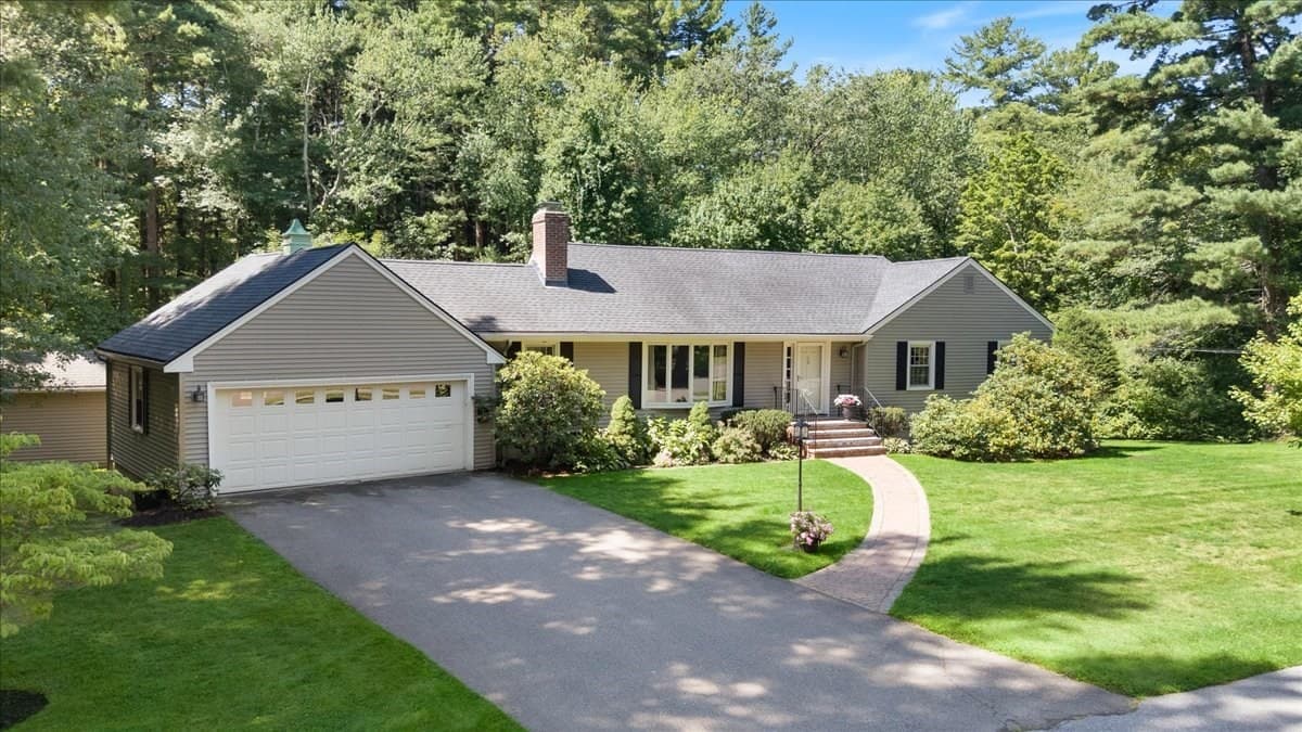 15 Chatham Way, Lynnfield MA 01940