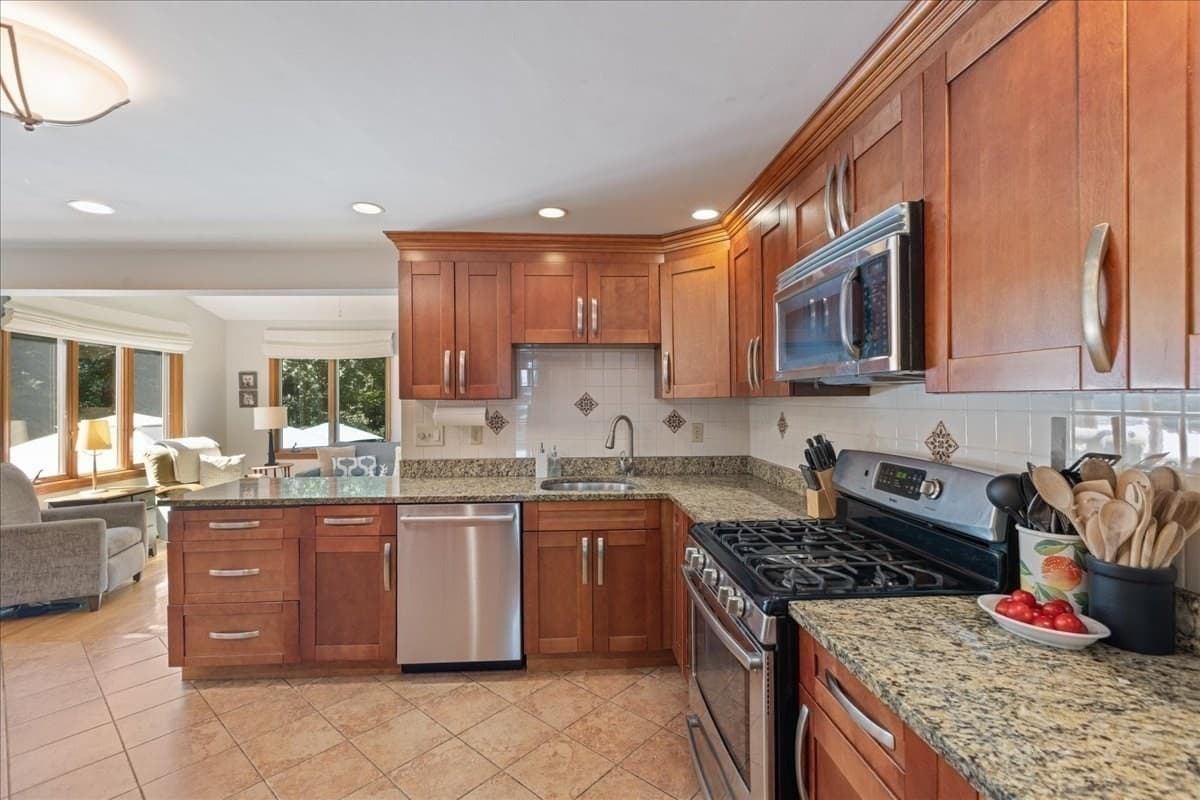 Single Family Residence at 15 Chatham Way, Lynnfield MA 01940, Lynnfield, photo 5 of 30